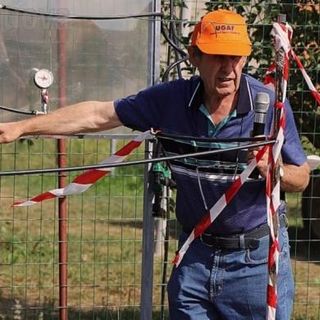 Mario Beccaria spiega il funzionamento dell'impianto IRRISOR alla Scuola di Cumiana