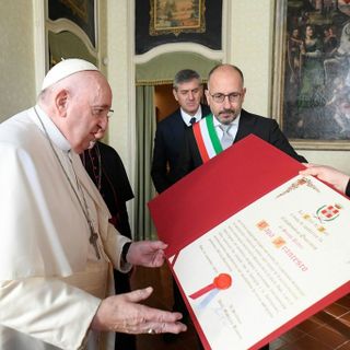 Uno scatto della visita astigiana del Papa nel novembre 2022