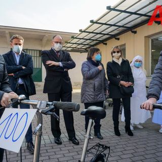 Alla mensa sociale di Asti si consegna la 101esima bici del progetto 'Dona Bici'