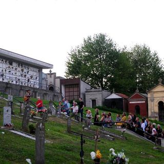 Domenica al cimitero di Castagnole Monferrato torna a grande richiesta lo spettacolo &quot;Dormono... sulle colline&quot;