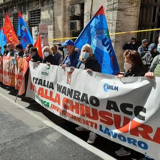 La protesta degli operai Embraco e Acc davanti al Mise