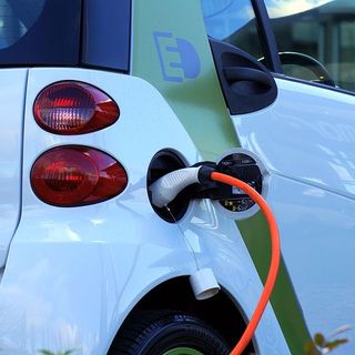 Auto green, in Piemonte aumenta la voglia di vetture elettriche o ibride: +56,5% nel 2018