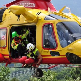Poco più di un graffio per il pilota astigiano precipitato con l'elicottero nel torinese