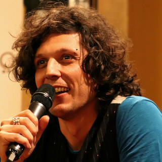 Oggi Ermal Meta al Palco 19 di Asti. Parole che diventano musica, con lui Massimo Cotto