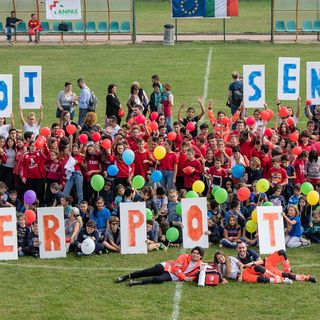 Nel cuore di Asti oggi tanti Eroi Senza Superpoteri: 600 studenti per il flash mob Anpas