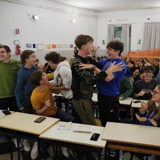 L'esultanza degli studenti del Pellati