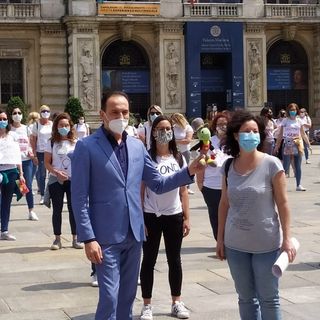 Protesta di scuole paritarie e private davanti alla Regione, Cirio: “Ci faremo sentire con il governo”