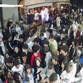 La festa al Barcelona, poco prima della rissa