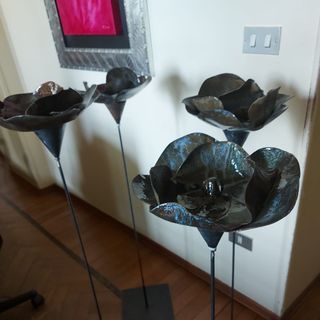 A Nizza 'sbocciano' nuovi fiori al Giardino dei Giusti, donati dalla scultrice Gilda Brosio