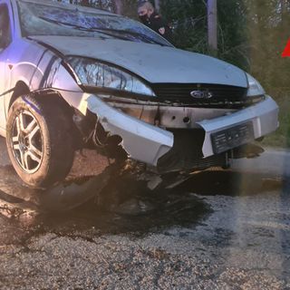 Perde il controllo della sua auto e sbanda ribaltandosi, anziano ferito
