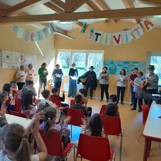 Presentazione Cantè j'euv a scuola