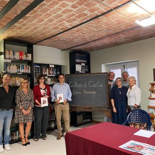 In biblioteca a Castelnuovo Belbo il libro dell'astigiana Silvia Perosino &quot;Colline di carta&quot;