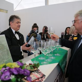 Le vie del centro di Asti e la Douja d'Or. Un binomio che attira curiosi e appassionati