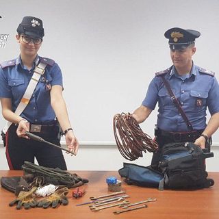 Romeno 26enne sorpreso a rubare cavi di rame nell'ex Way Assauto: arrestato