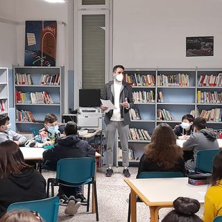 Gli studenti della &quot;Gancia&quot; di Canelli a lezione di &quot;gialli&quot; con lo scrittore Franco Monero