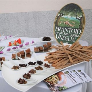 I sapori e i fiori della Liguria conquistano Varese: ancora un grande successo per il format “Mangiare i fiori”, una serata all’insegna della cultura e della buona cucina