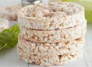 Gallette di riso giganti ritirate dagli scaffali dei supermercati. L’allerta riguarda la presenza di una micotossina in due lotti a marchio Carrefour Bio