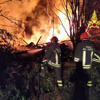 Immagine d'archivio, non riferita all'incendio in corso di spegnimento