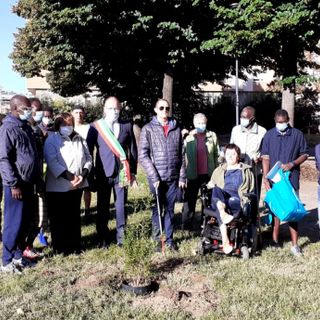 L'associazione Senegalo-Italiana di Asti 'adotta' il giardino di via Omedè