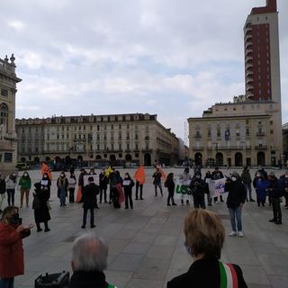 In piazza Castello si manifesta contro il gioco d'azzardo