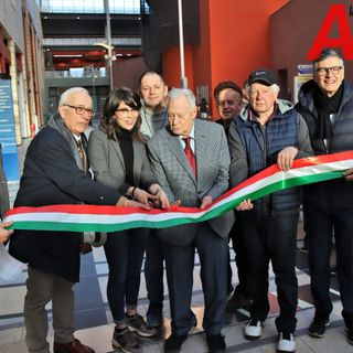 Giovanni Sacco con il fratello Mario durante la Giornata delle figurine ad Asti