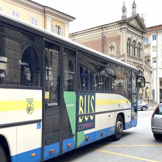 Un unico abbonamento estivo per spostarsi in autobus nelle due province di Cuneo e Asti
