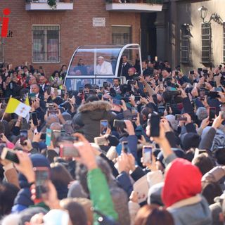 Il Papa all'entrata in piazza Cattedrale (MerfePhoto)