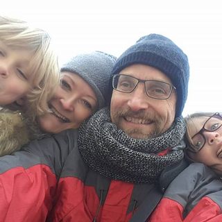 Le tre fotografie scelte da Claudio Thoux per la sua pagina di candidatura, dalla quale le abbiamo tratte