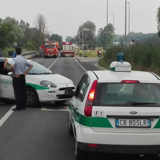 Traffico in tilt, in corso Casale, per un camion ribaltatosi sulla carreggiata
