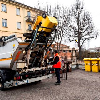 Oggi,sabato 8 dicembre operatori Asp al lavoro per la raccolta dei rifiuti