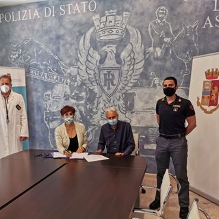 Nella foto, il questore di Asti Alessandra Faranda Cordella e il dottor Domenico Musto in rappresentanza dell'Asl AT