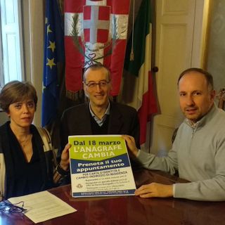 La dottoressa Dabbene, l'assessore Berzano e il sindaco Rasero ritratti con la locandina che annuncia le imminenti novità