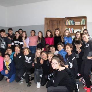 I ragazzi della scuola media all'inaugurazione