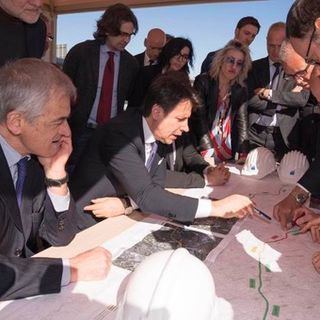 Conte, Toninelli insieme a Chiamparino durante il sopralluogo dello scorso 18 marzo (Foto da Fb)