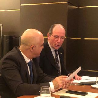 L'avv. Luigi Florio, già sindaco di Asti e presidente dell'associazione Italia Israele di Asti, con l'ambasciatore di Israele in Italia