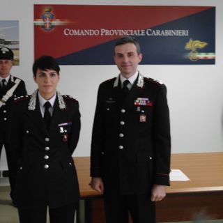 Il capitano Masselli, comandante della Compagnia Carabinieri di Villanova d'Asti, ritratta con il ten. col. Breda, comandante provinciale dell'Arma