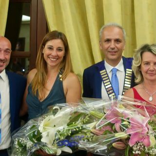 Nella foto, da sinistra: Paolo Pagliarino marito della PP Stefania Delsanto con il neo-presidente del Club Rotary Canelli-Nizza Monferrato Federico Braggio e la moglie Cinzia Braggio Soave.