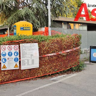 Il cantiere Iliad di via Baussano e, nella terza foto, l'antenna installata in via Micca (tutte le immagini sono state realizzate da Efrem Zanchettin - Merfephoto)