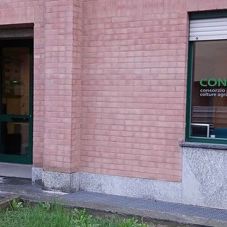 L'ingresso dei nuovi uffici del Consorzio