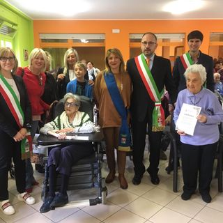 Asti, festeggiate due neo centenarie alla Casa di Riposo Marello Asti, festeggiate due neo centenarie alla Casa di Riposo Marello