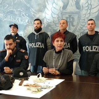 La dottoressa Faranda Cordella con il capo delle Volanti Domenico Papa (alla sua destra) e l'ispettore Marco Primavera.
