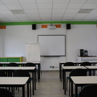Indetto dai sindacati di settore un sit-in unitario davanti all'Ufficio Scolastico Provinciale