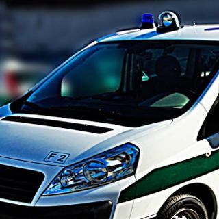 Investito in via Fontana appena sceso dall'auto