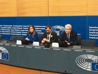 Chiara Gribaudo, Daniele Viotti e Federico Borgna nella sala stampa del Parlamento UE di Strasburgo