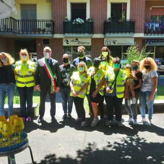 Volontari e esercizi commerciali della zona hanno contribuito alla pulizia di viale Pilone