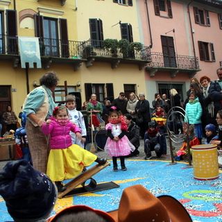 Montechiaro, grande festa di carnevale… con Carlo e Camilla!