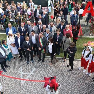 Un immagine, risalente al settembre scorso, dell'inaugurazione del centro culturale albanese