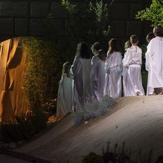 I bambini dell’Associazione Teatro Popolare di Sordevolo si preparano alla loro Passione (foto di e. eletto)