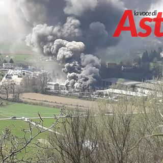 Incendio in un capannone di località Rilate, denso fumo visibile da grande distanza [VIDEO]
