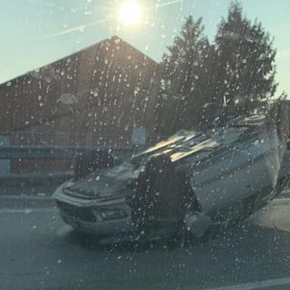 Traffico in tilt, in entrata e uscita dalla città, per un incidente in corso Savona